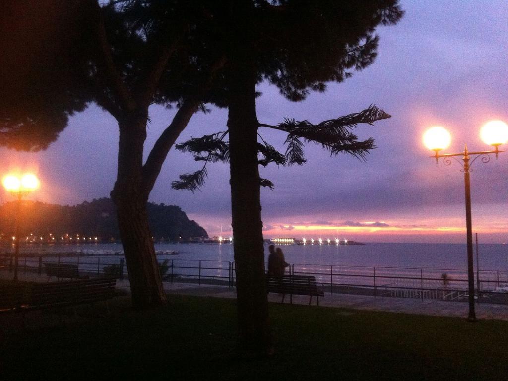 Vedi O' Mare Quant'E Bello Apartment Sestri Levante Luaran gambar